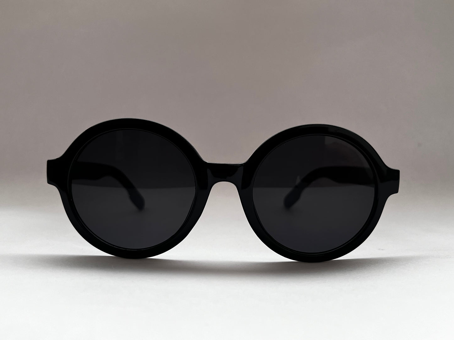 BLACK ORBIT ROUND SHADES