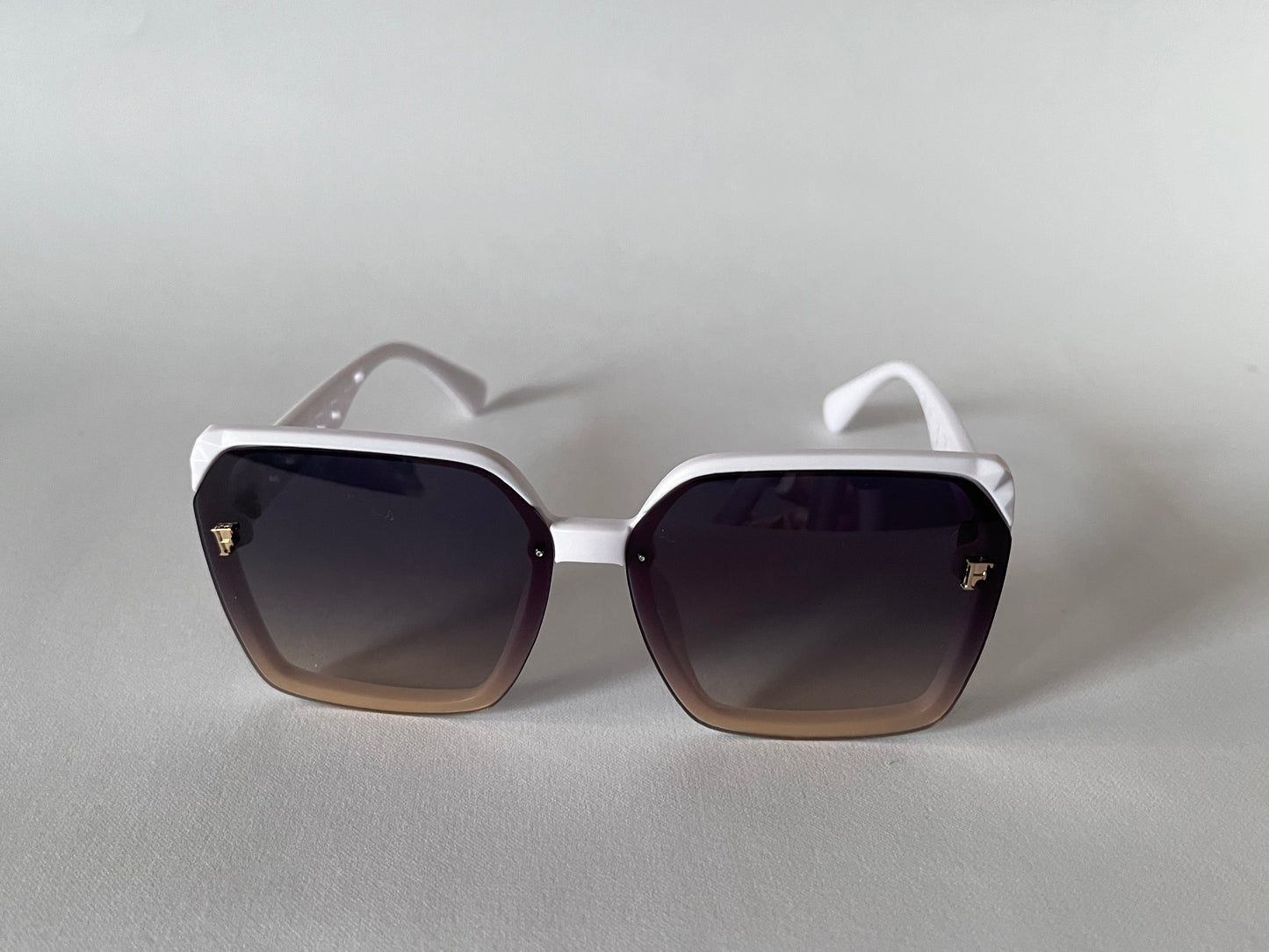 WHITE HORIZON LUXE SHADES