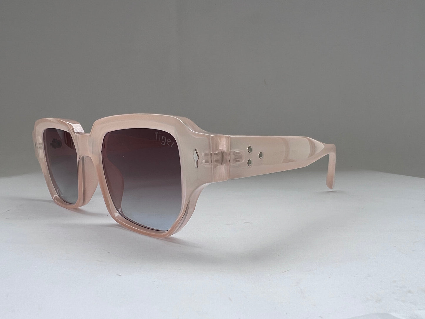 PEACH GLOW SQUARE SHADES
