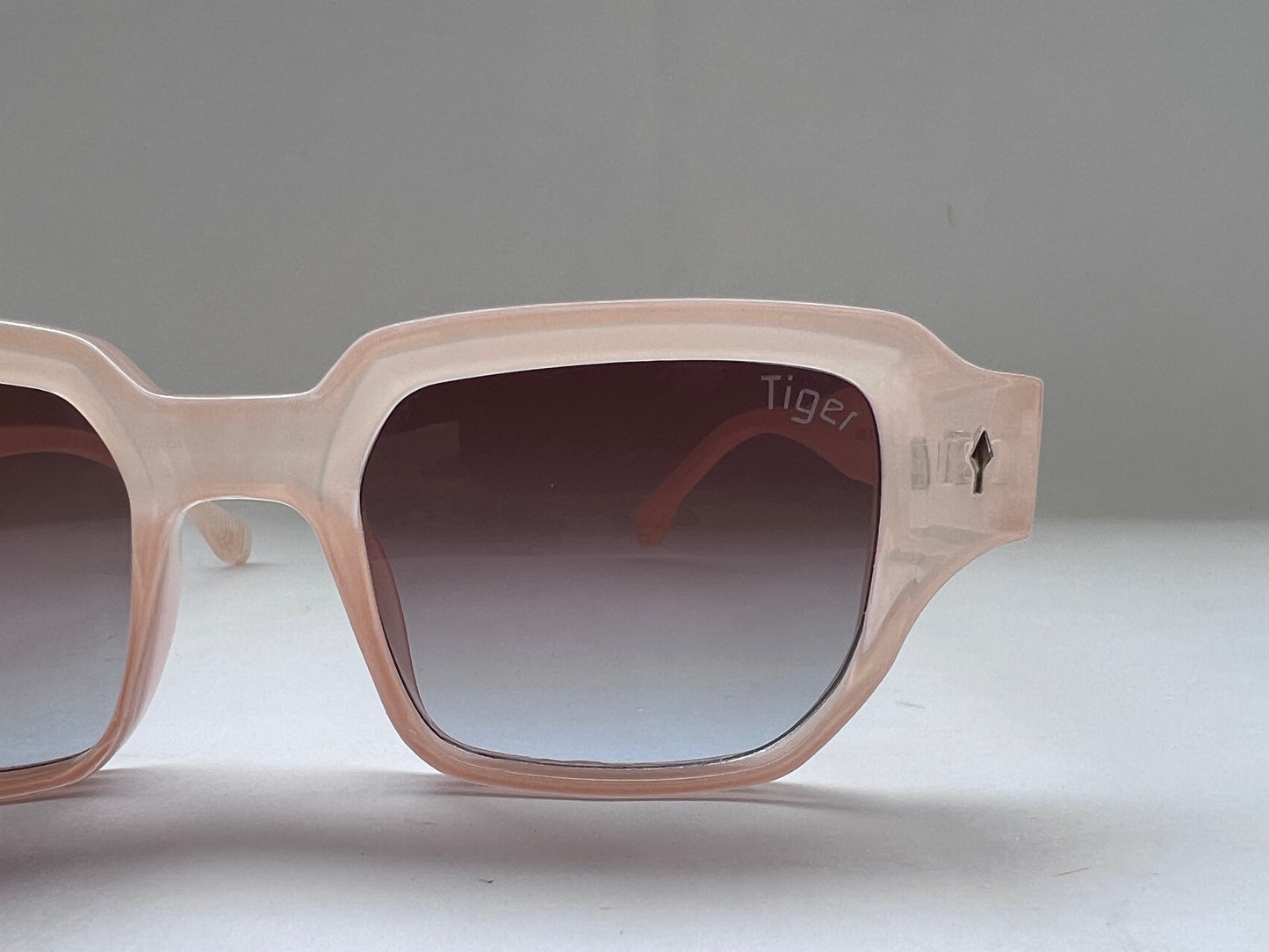 PEACH GLOW SQUARE SHADES