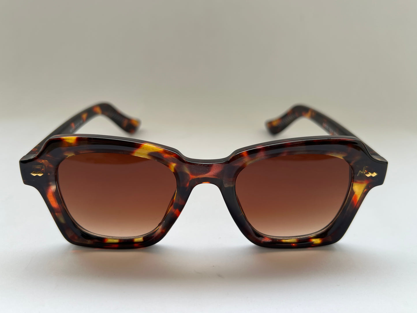 RARE FIND VINTAGE SHELL SHARP CAT-EYE SHADES