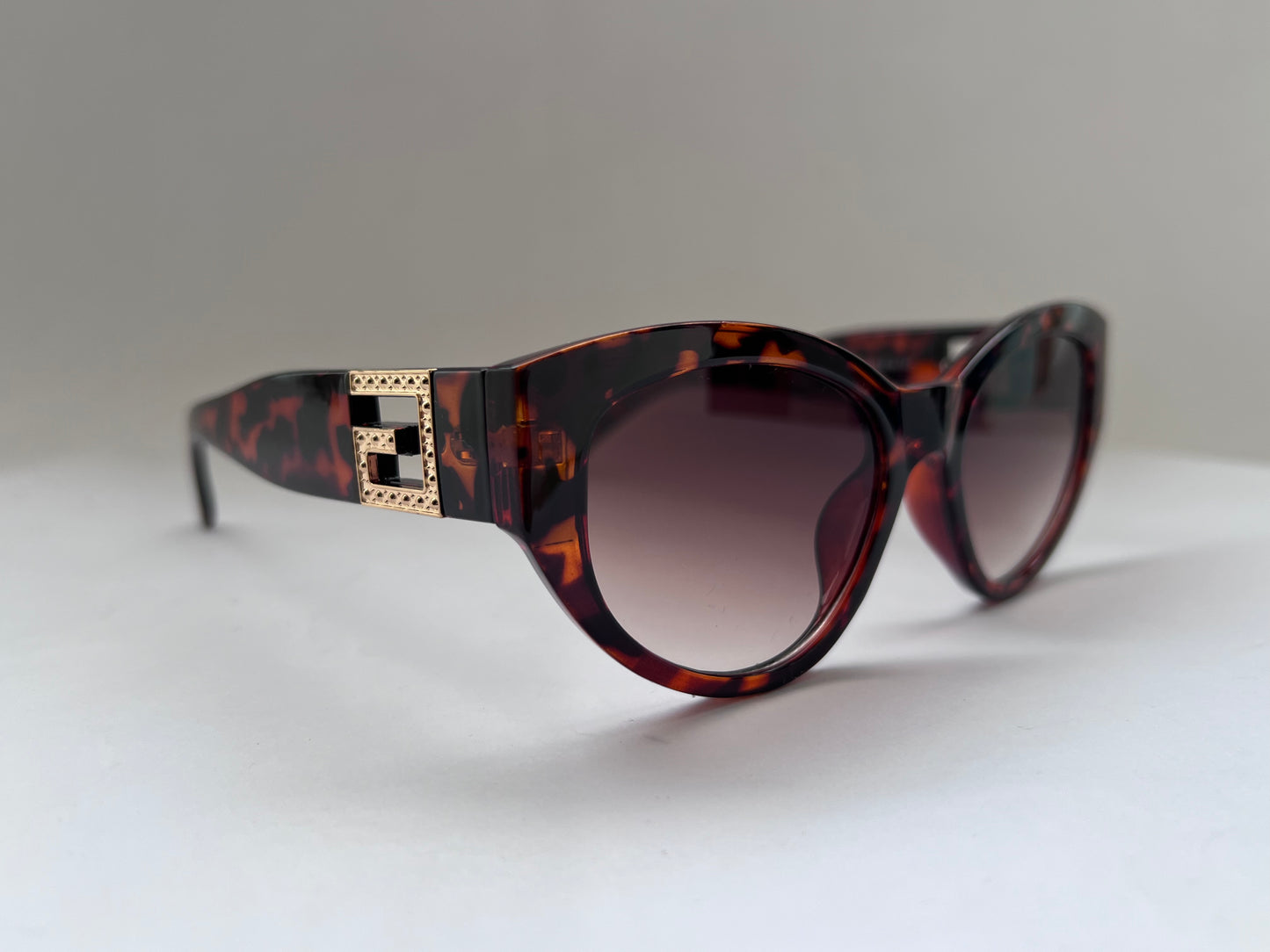 ROYAL CAT-EYE TORTOISE SHELL SHADES