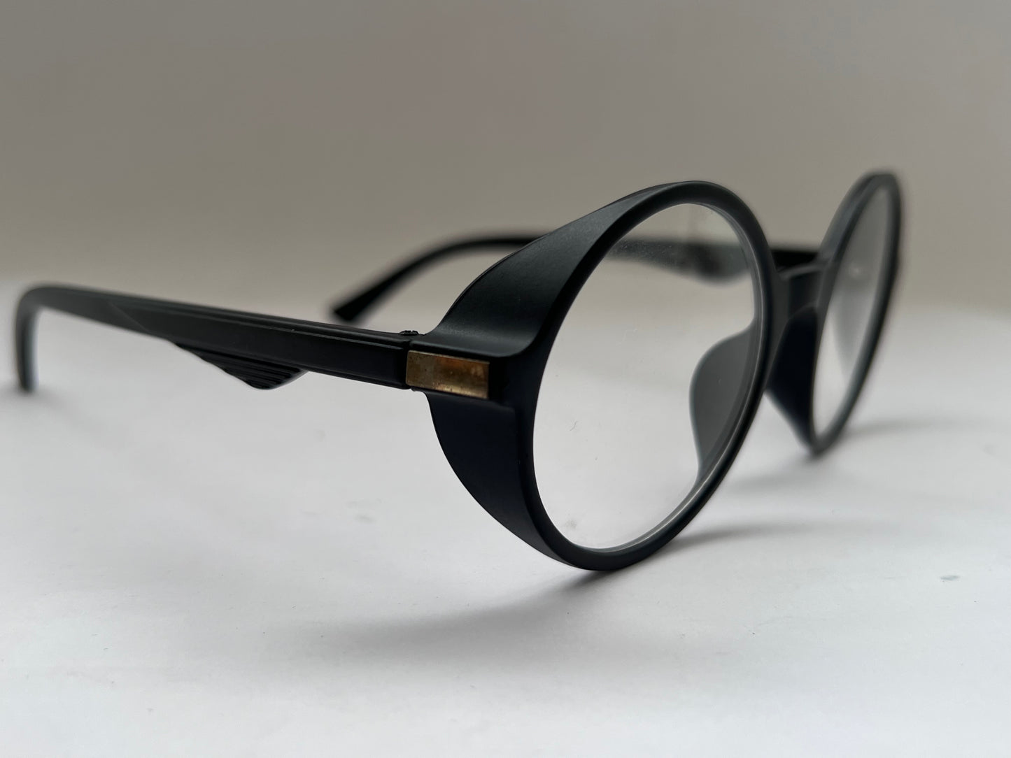 CLEAR ROUND LUXE BLACK FRAMES