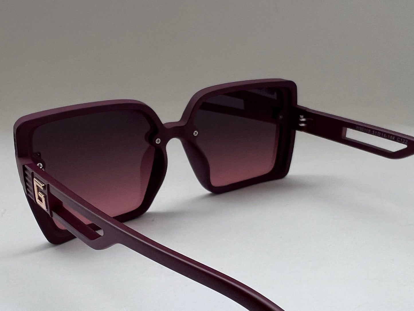 RICH BERRY HUE VINTAGE SHADES