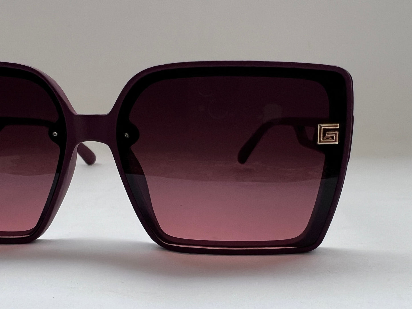 RICH BERRY HUE VINTAGE SHADES