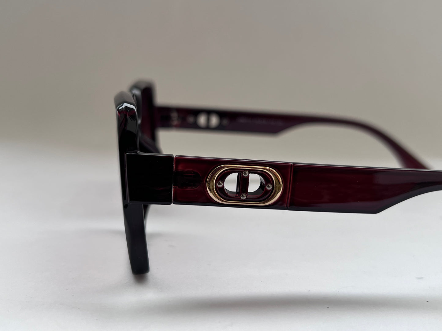 BERRY EDGE SQUARE LUXE SHADES