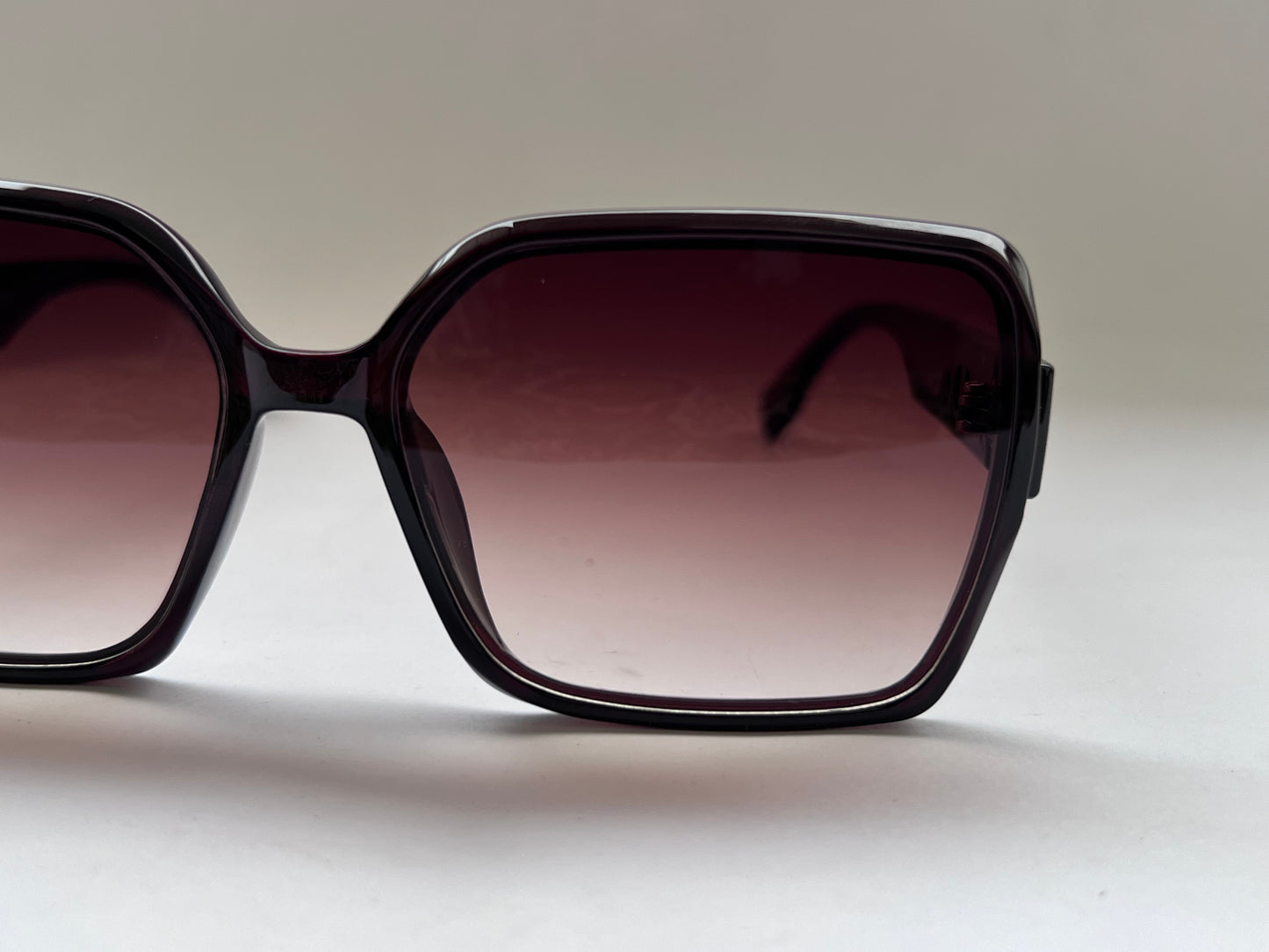 BERRY EDGE SQUARE LUXE SHADES
