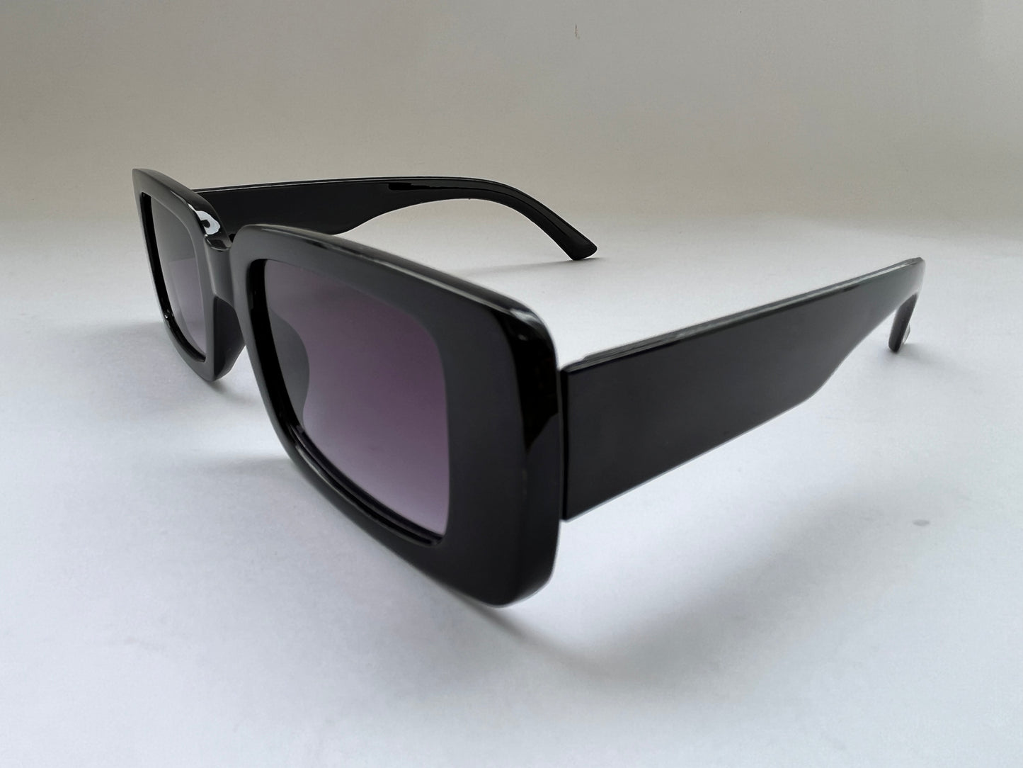 WIDE COOL BLACK SUNGLASSES