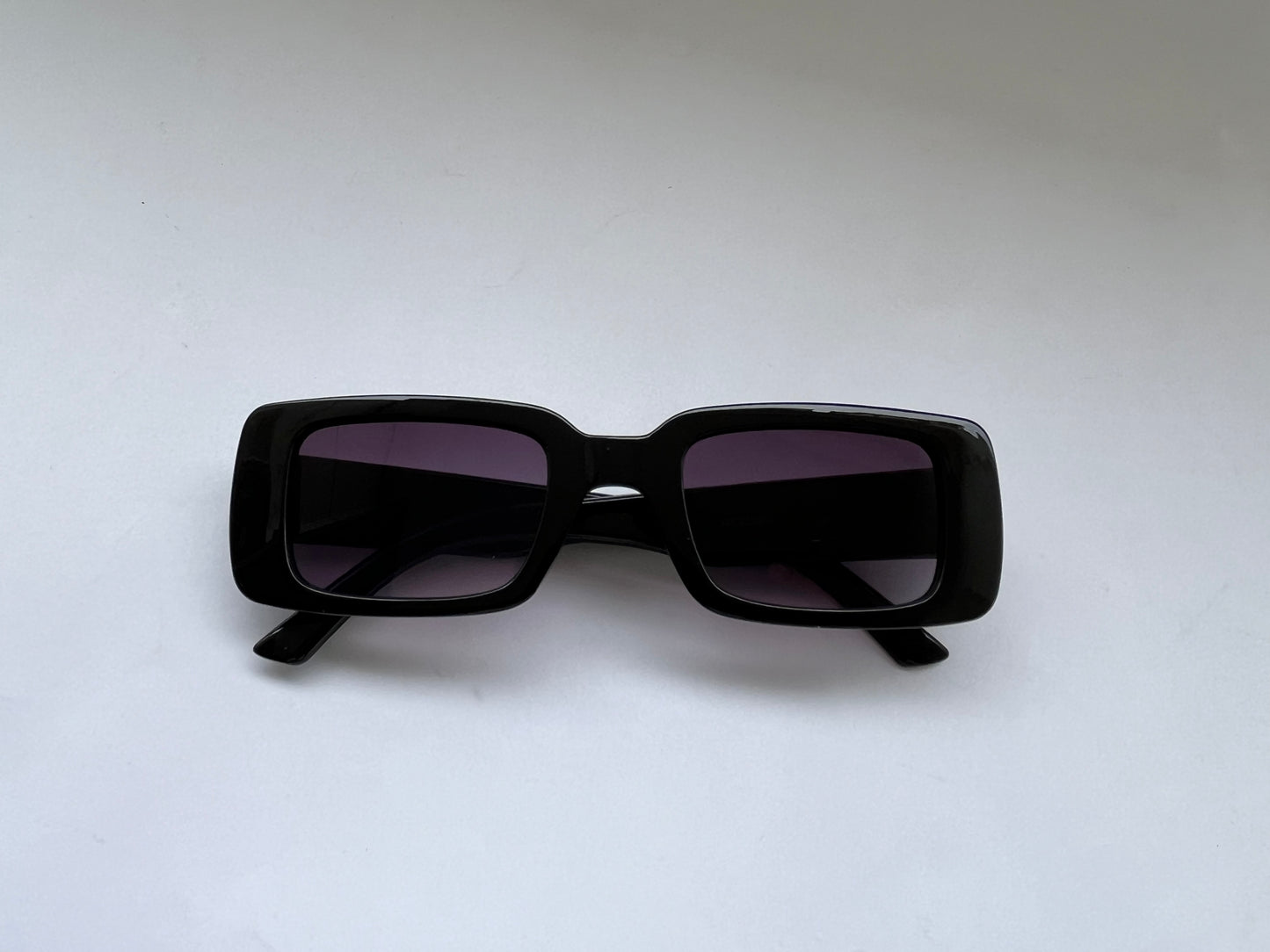 WIDE COOL BLACK SUNGLASSES