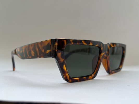 TORTOISE SHELL SLEEK SUNGLASSES