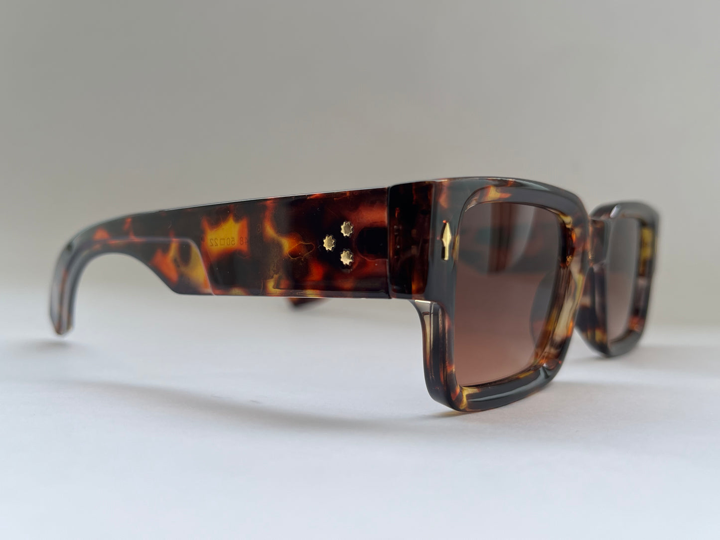 TORTOISE SHELL SUNGLASSES WITH BROWN FRAMES