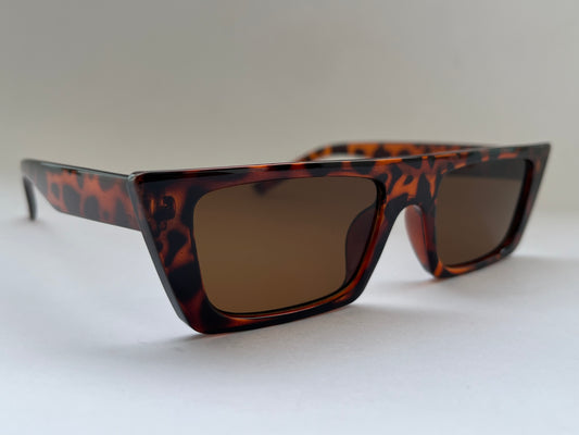 TORTOISE SHELL SLEEK TINTED SUNGLASSES