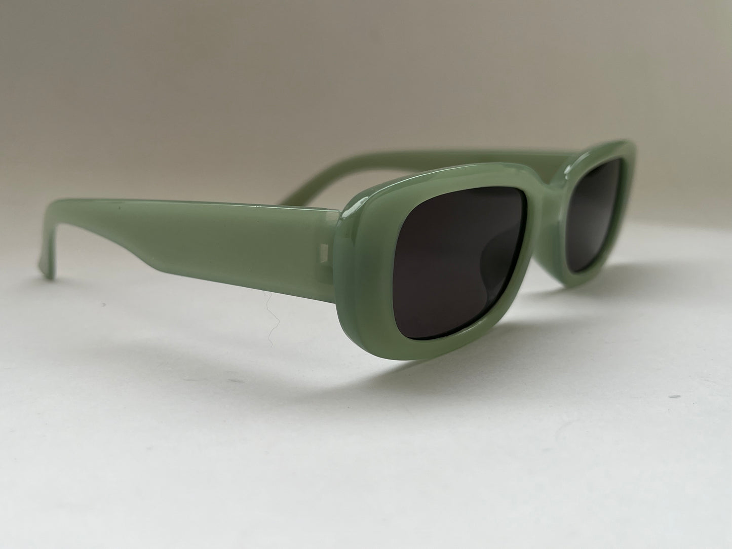 OLIVE HAZE WIDE FROSTED SHADES