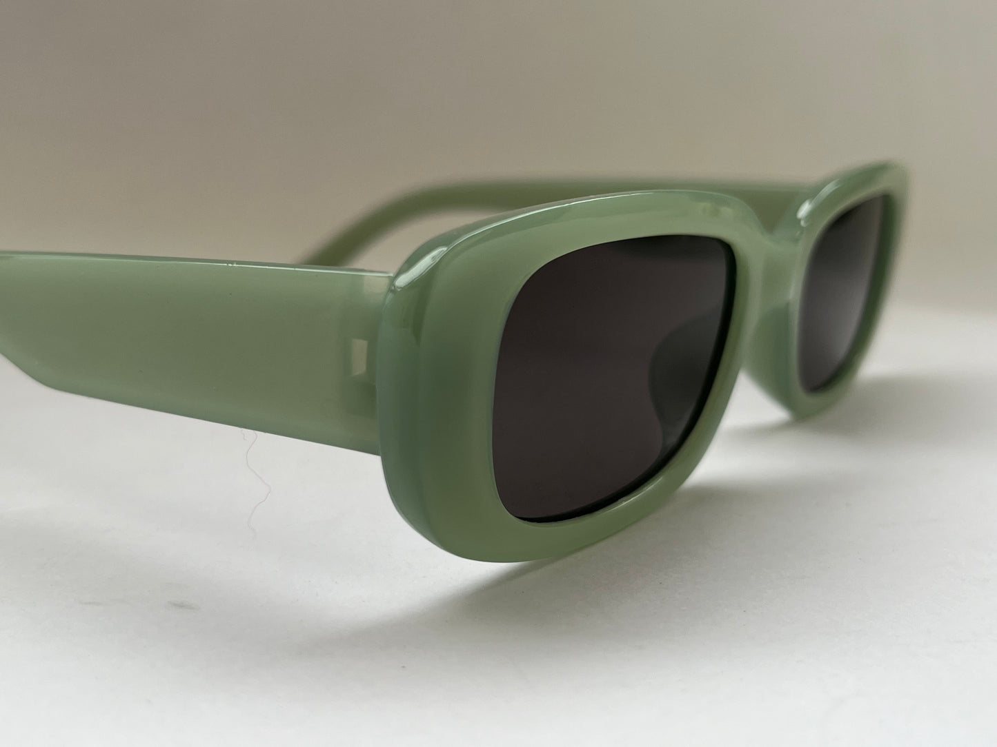 OLIVE HAZE WIDE FROSTED SHADES