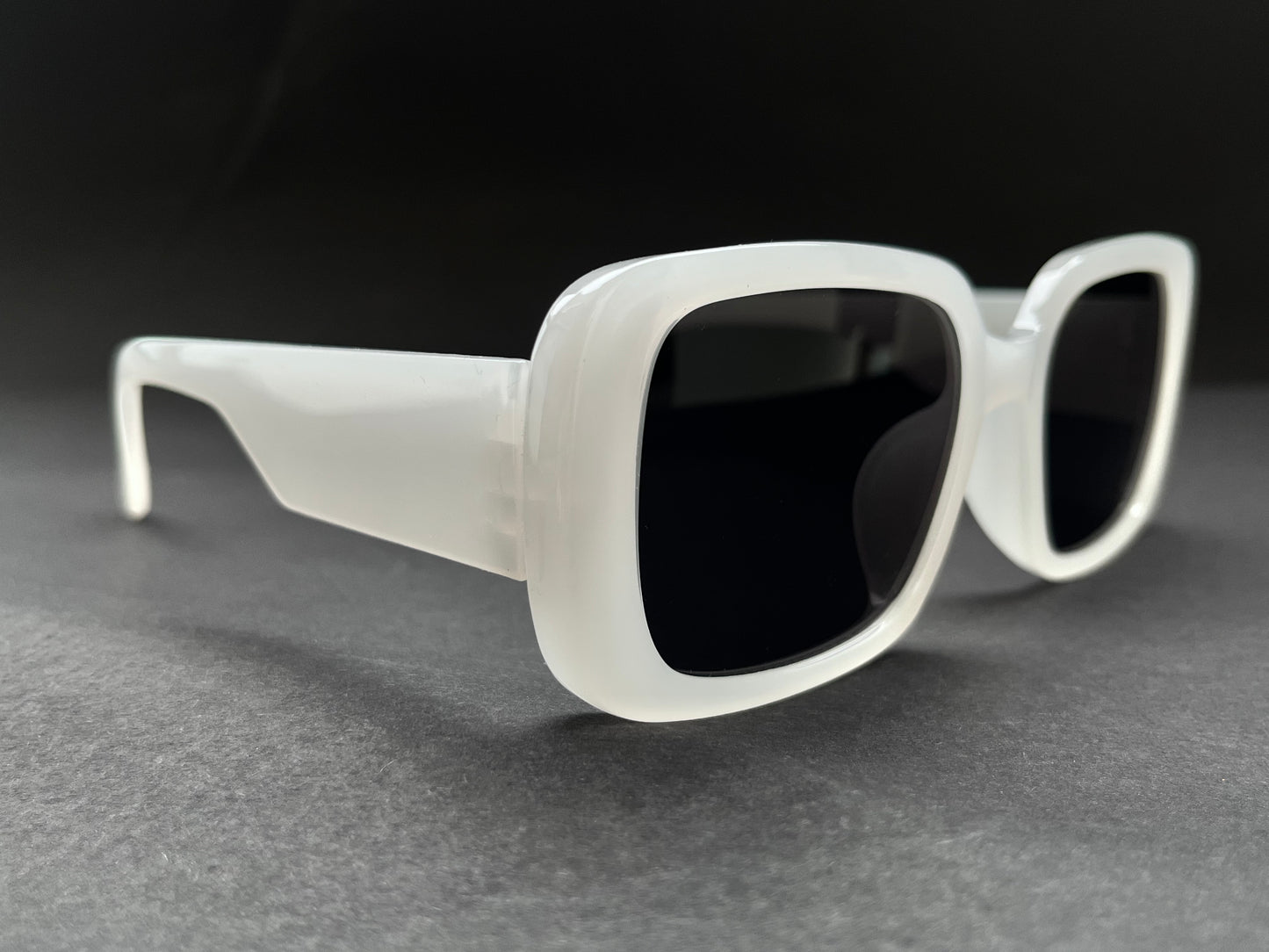 CLOUD WHITE SQUARE CHUNK SUNGLASSES