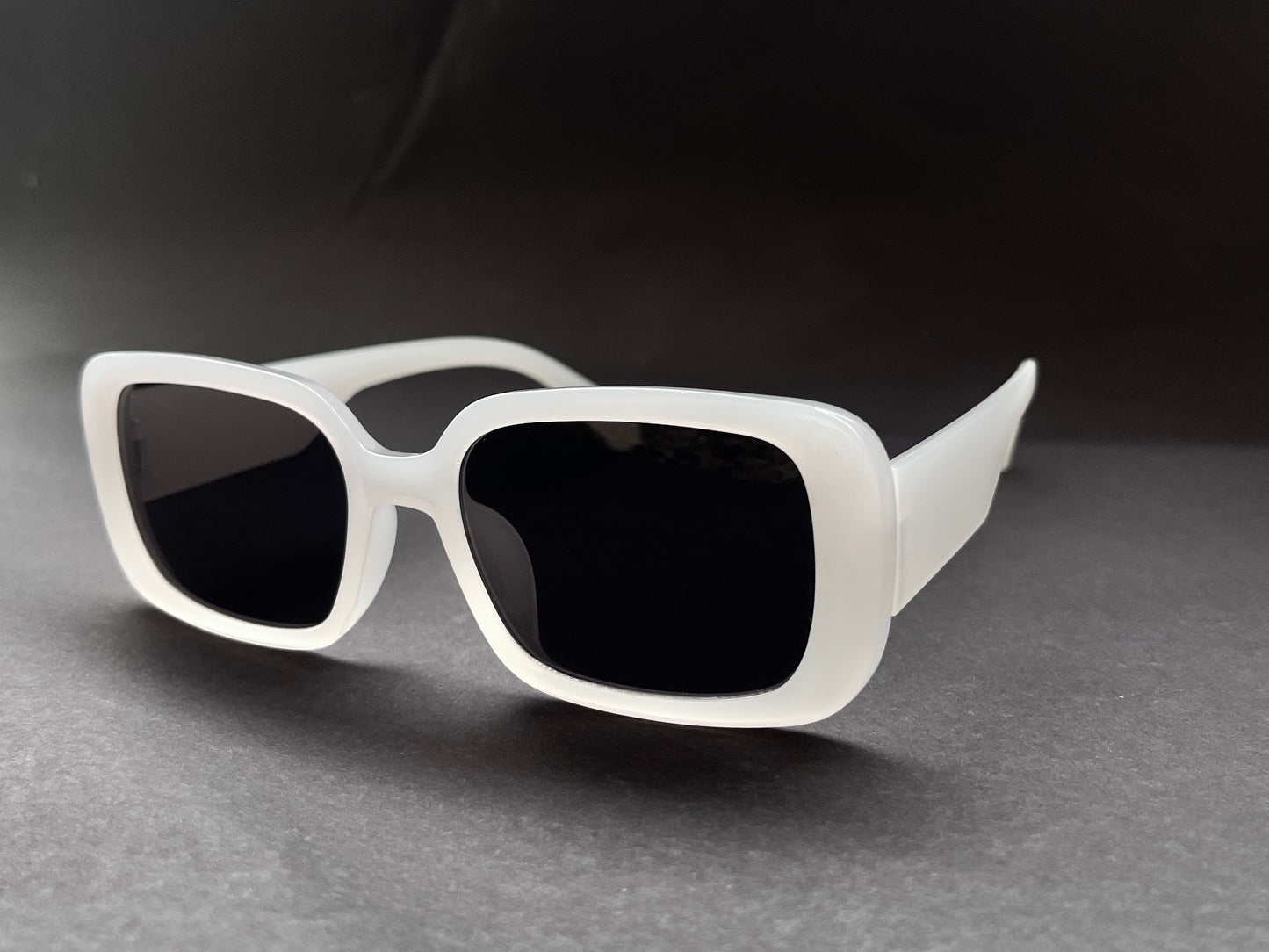 CLOUD WHITE SQUARE CHUNK SUNGLASSES