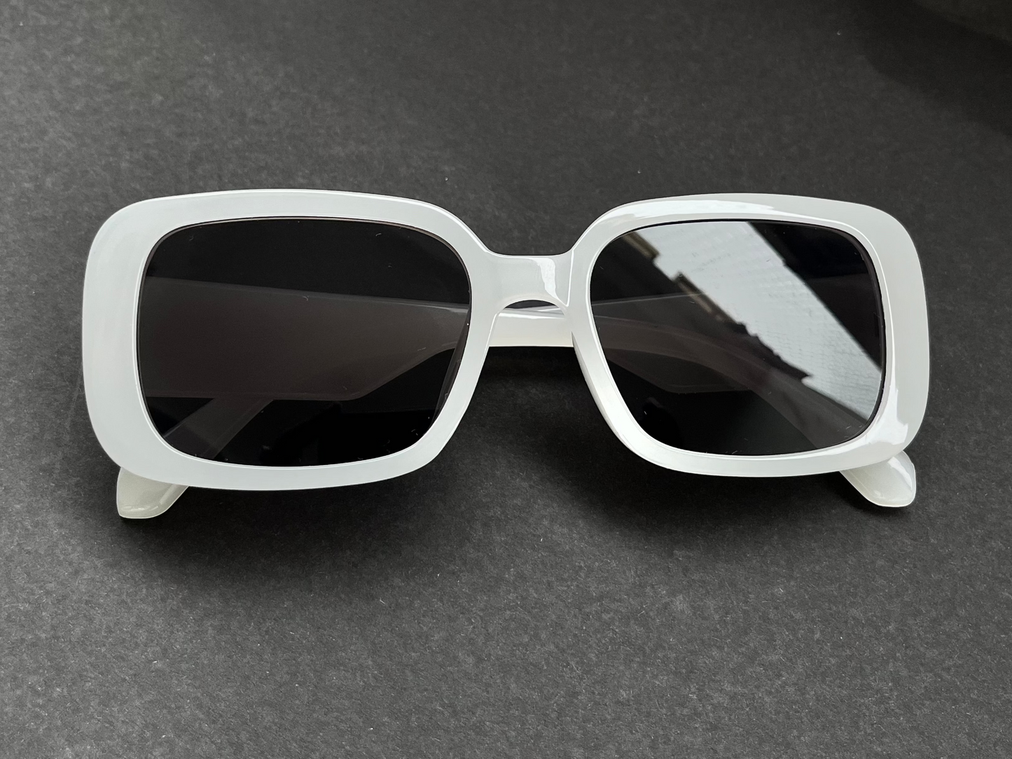 CLOUD WHITE SQUARE CHUNK SUNGLASSES
