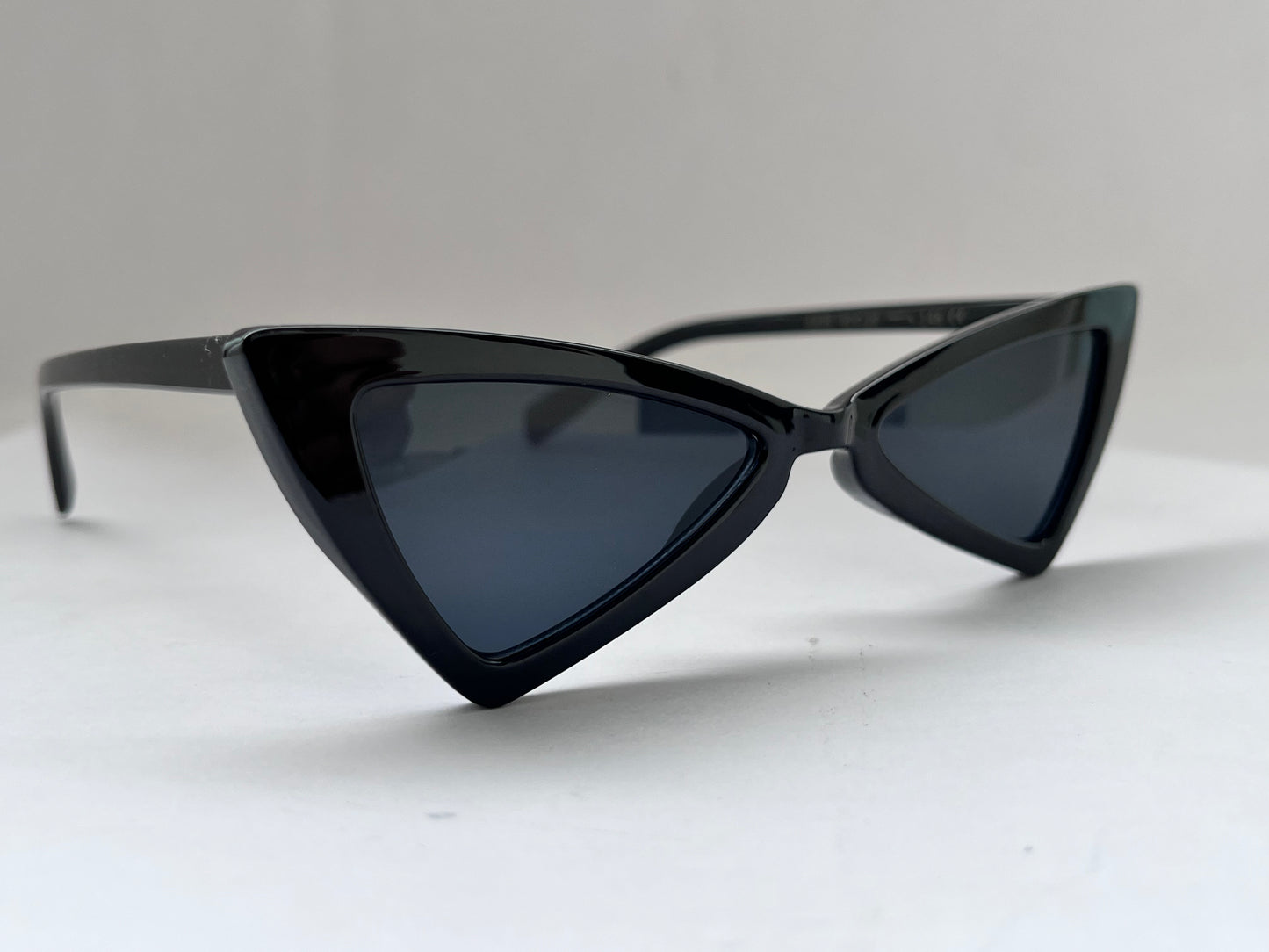 BLACK CAT TRIANGULAR SHARP SHADES
