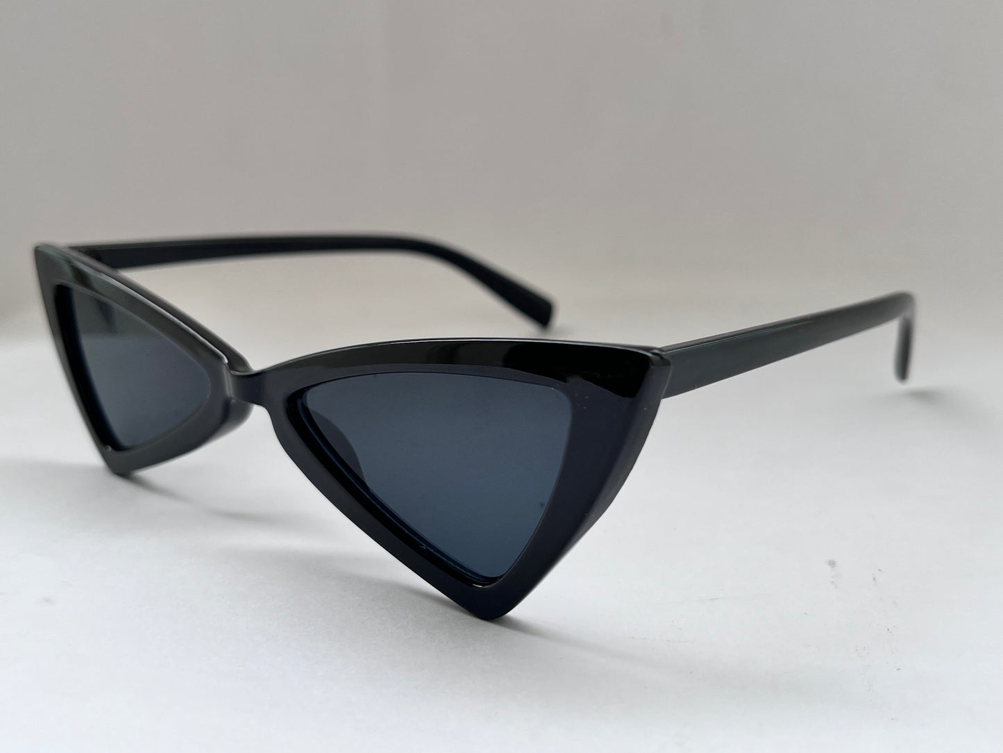 BLACK CAT TRIANGULAR SHARP SHADES