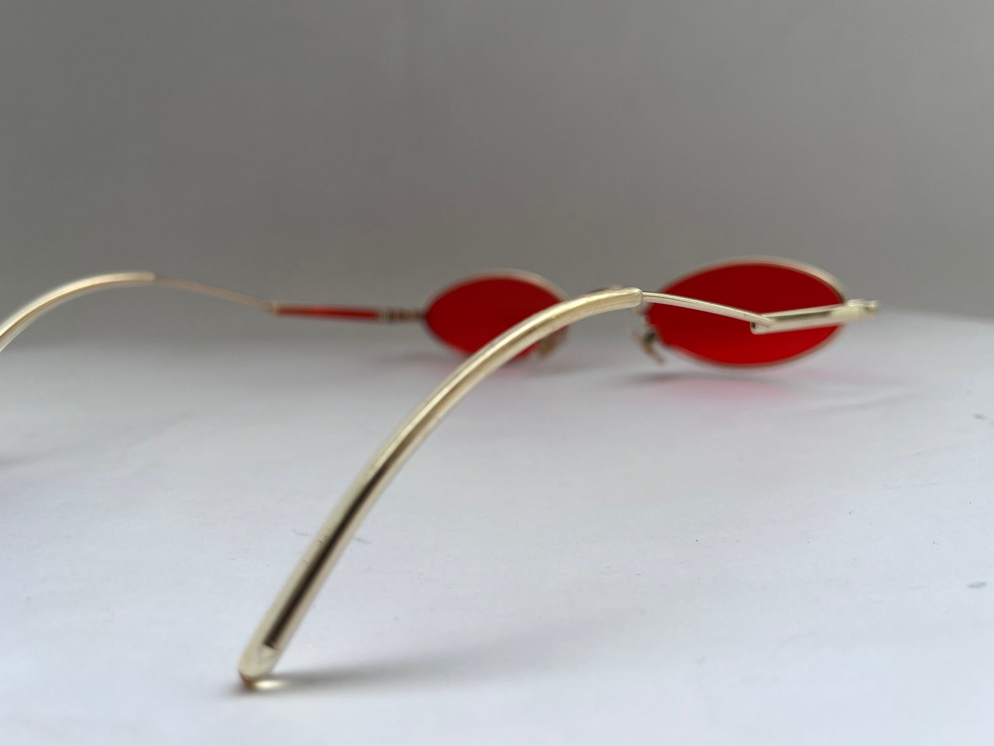 RUBY EYE OVAL RED MINI SHADES