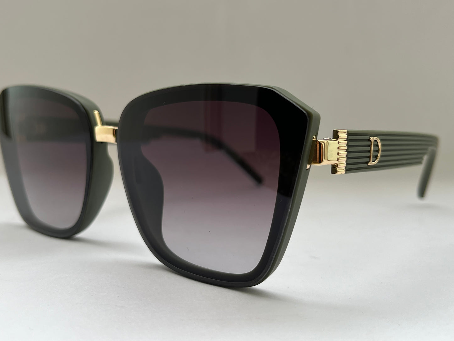 TWILIGHT LUXE BLACK CAT-EYE SHADES