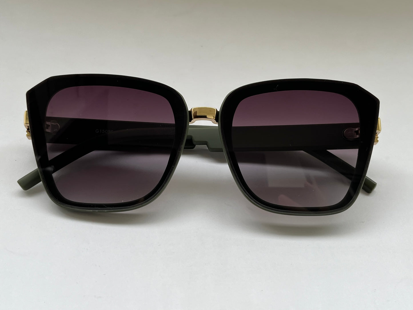 TWILIGHT LUXE BLACK CAT-EYE SHADES
