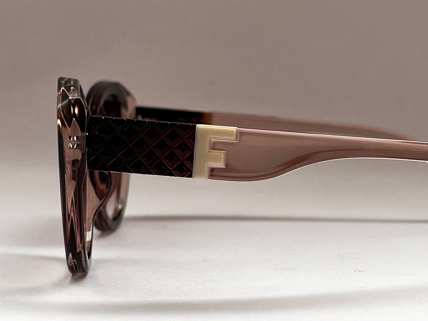 GRADIENT BLOOM CAT-EYE SHADES