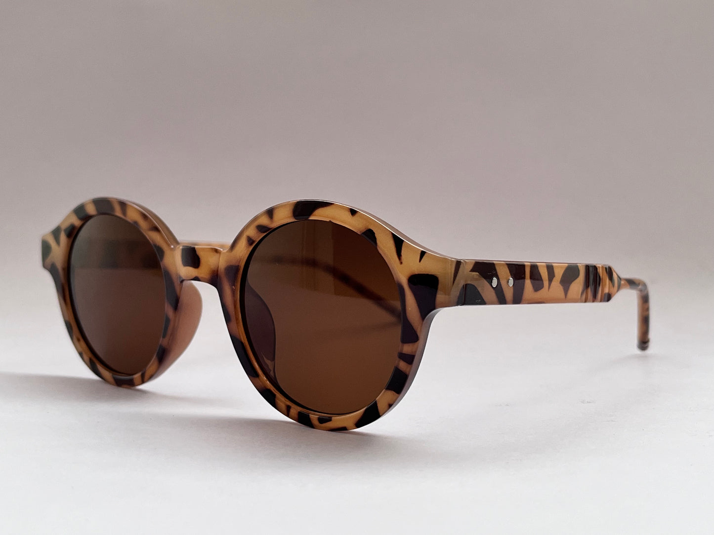 JUNGLE VIBE LEOPARD ROUND SHADES