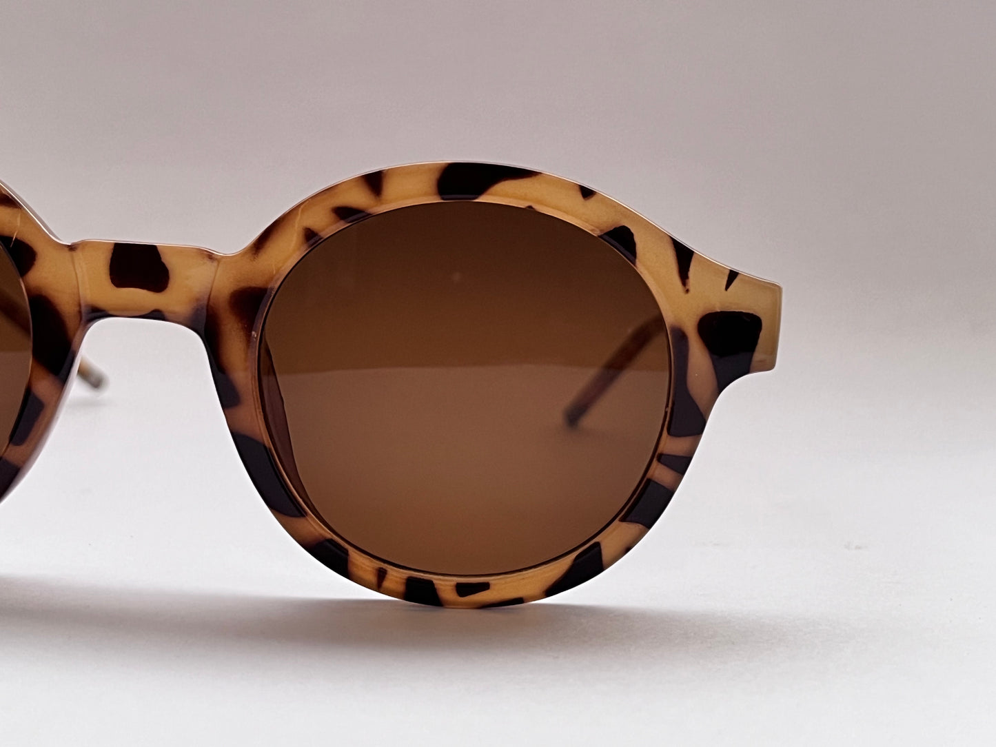 JUNGLE VIBE LEOPARD ROUND SHADES