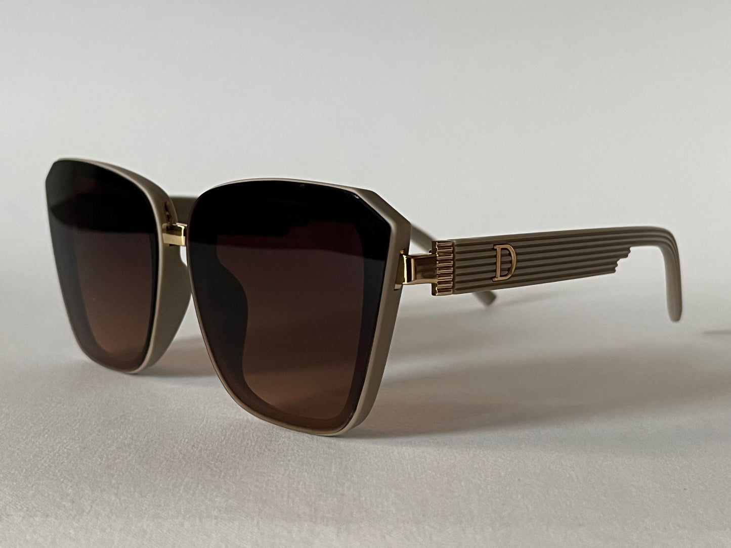 AUTUMN LUXE CAT-EYE SHADES
