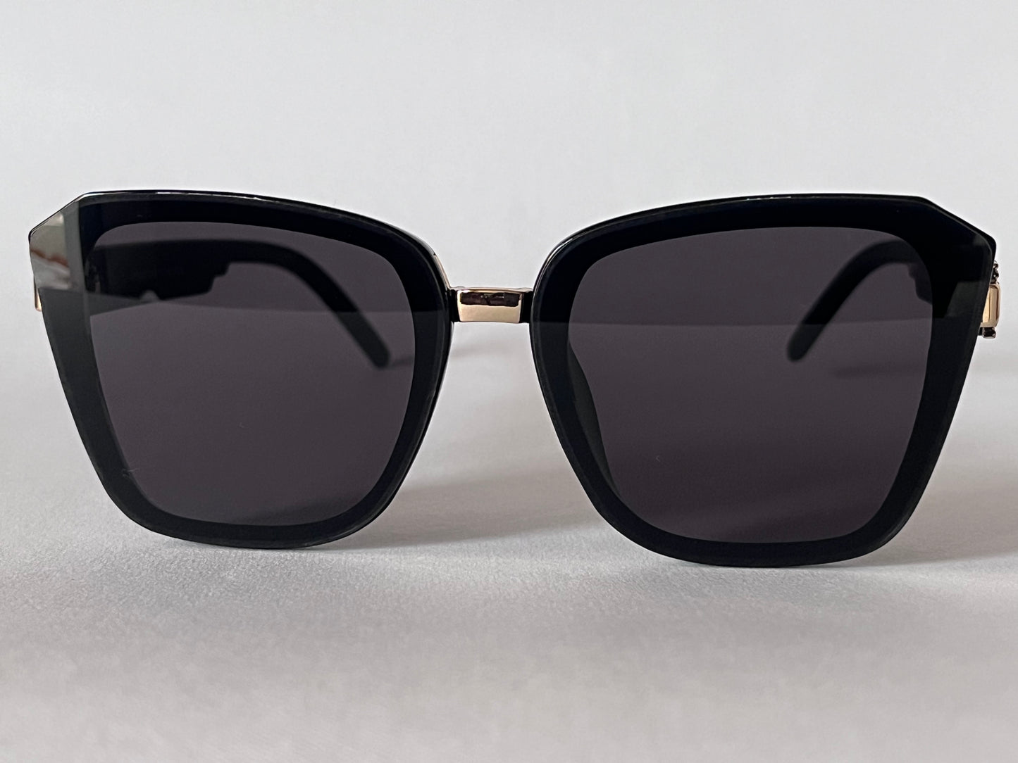 TRANSPARENT BLACK CAT-EYE LUXE SHADES