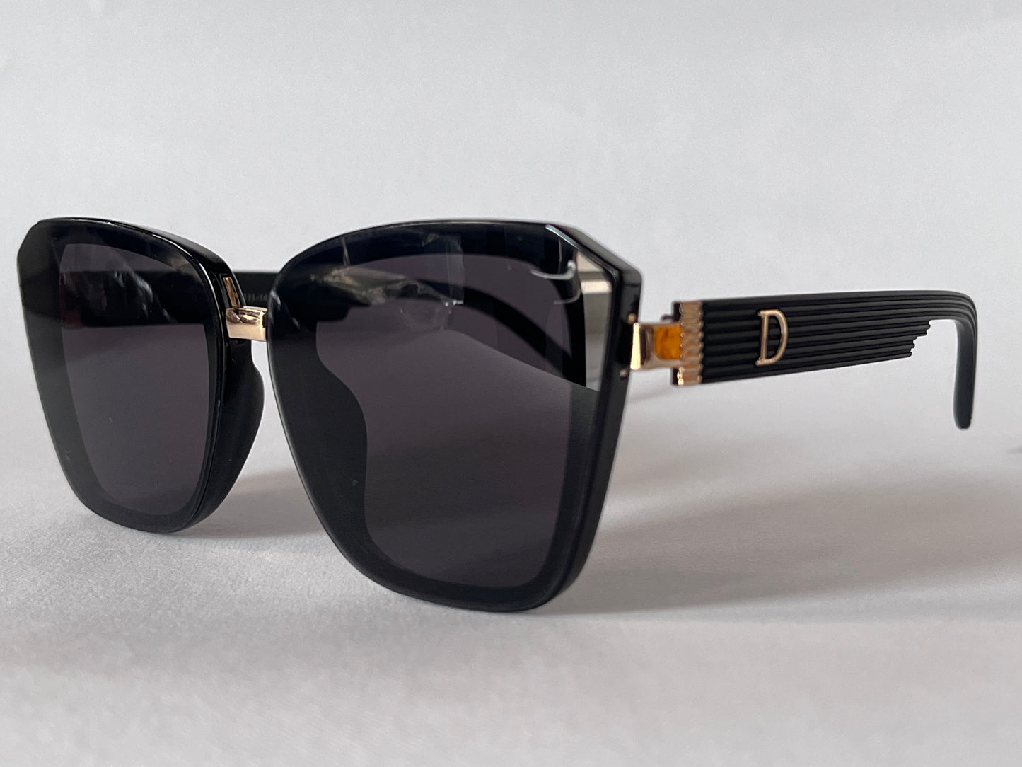 TRANSPARENT BLACK CAT-EYE LUXE SHADES