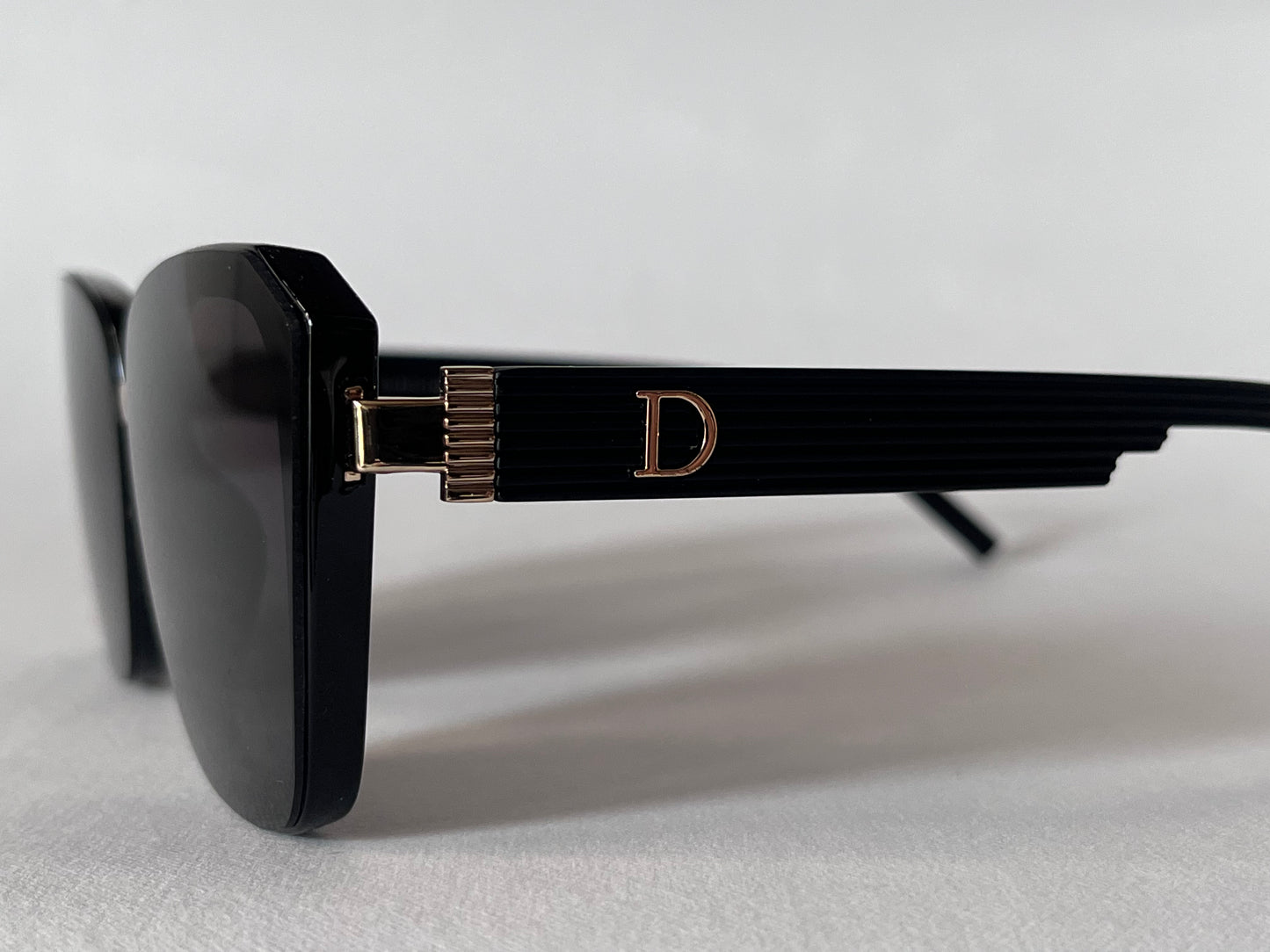 TRANSPARENT BLACK CAT-EYE LUXE SHADES
