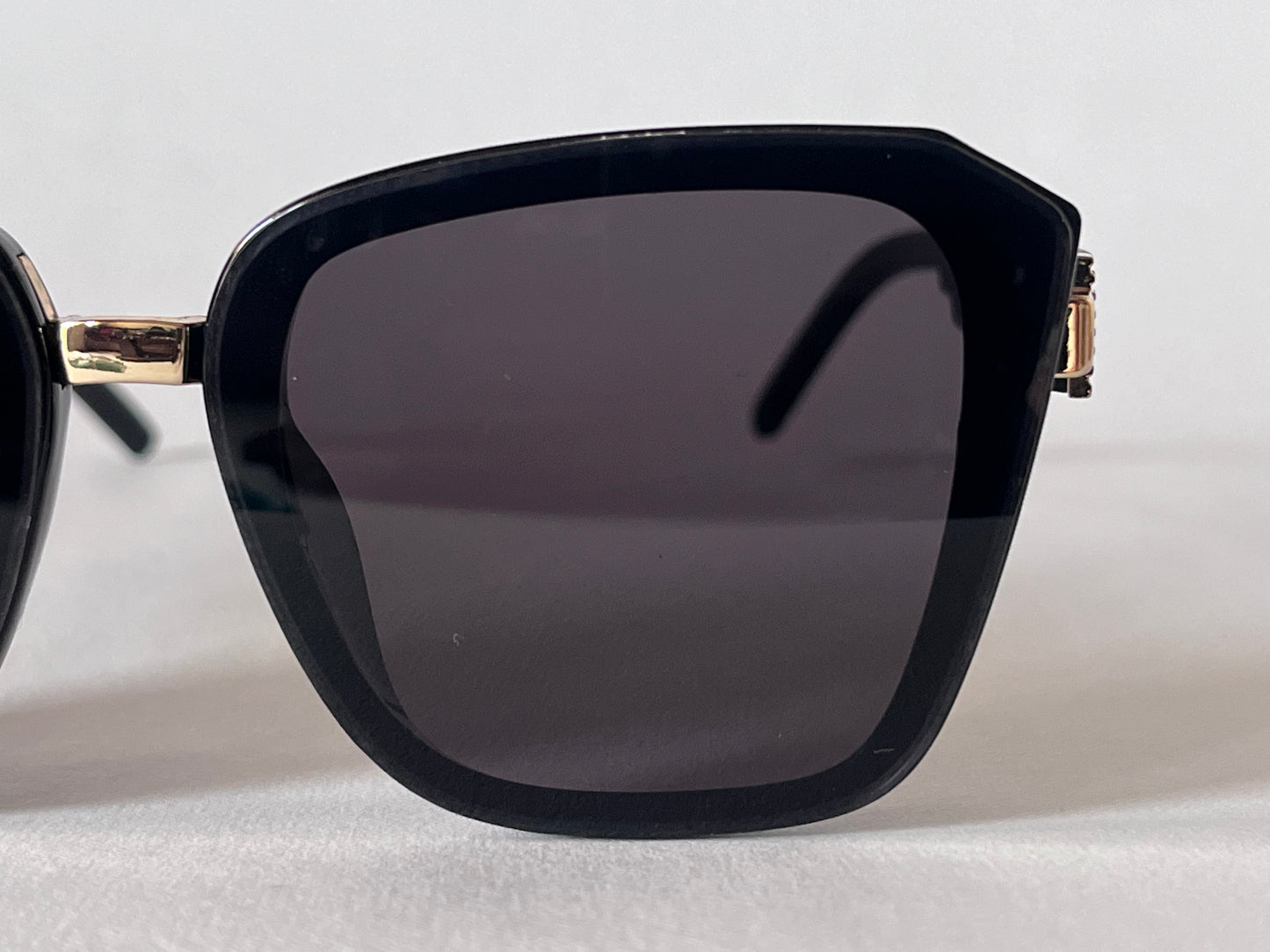 TRANSPARENT BLACK CAT-EYE LUXE SHADES