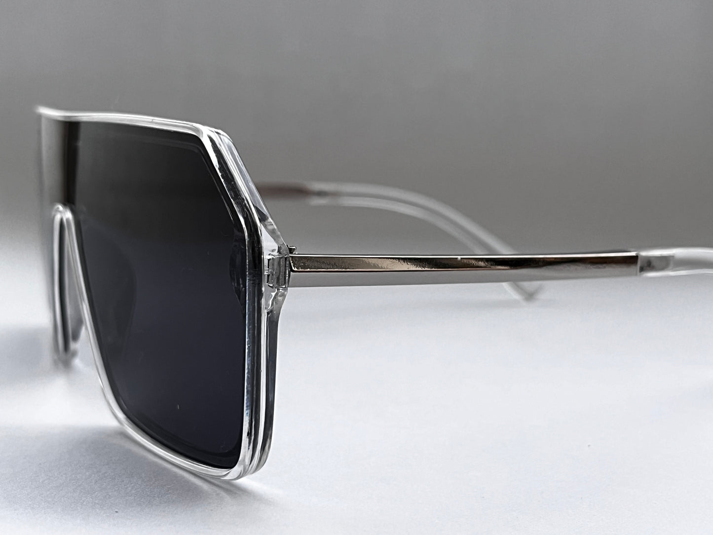 CLEAR FRAME STRIKING BLACK BOMBER SHADES