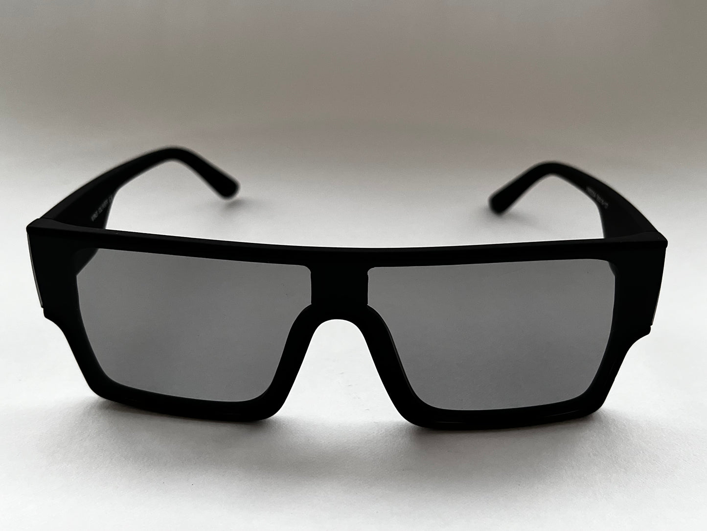 LIGHT LENS STRAIGHT TOP BLACK BOMBER SHADES