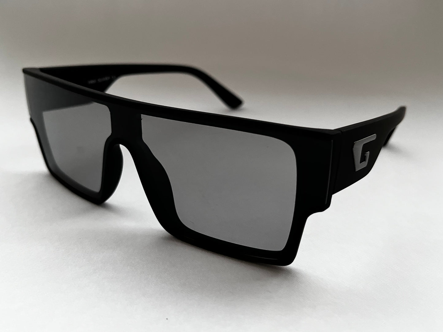 LIGHT LENS STRAIGHT TOP BLACK BOMBER SHADES