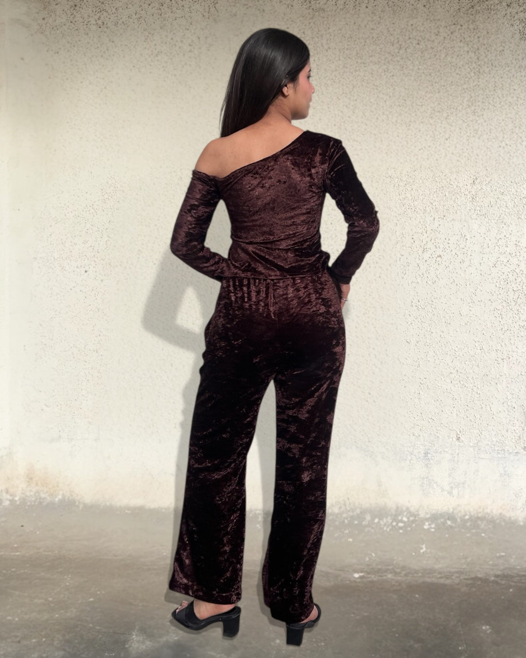 CRUSH l BROWN OFF-SHOULDER VELVET CO-ORD