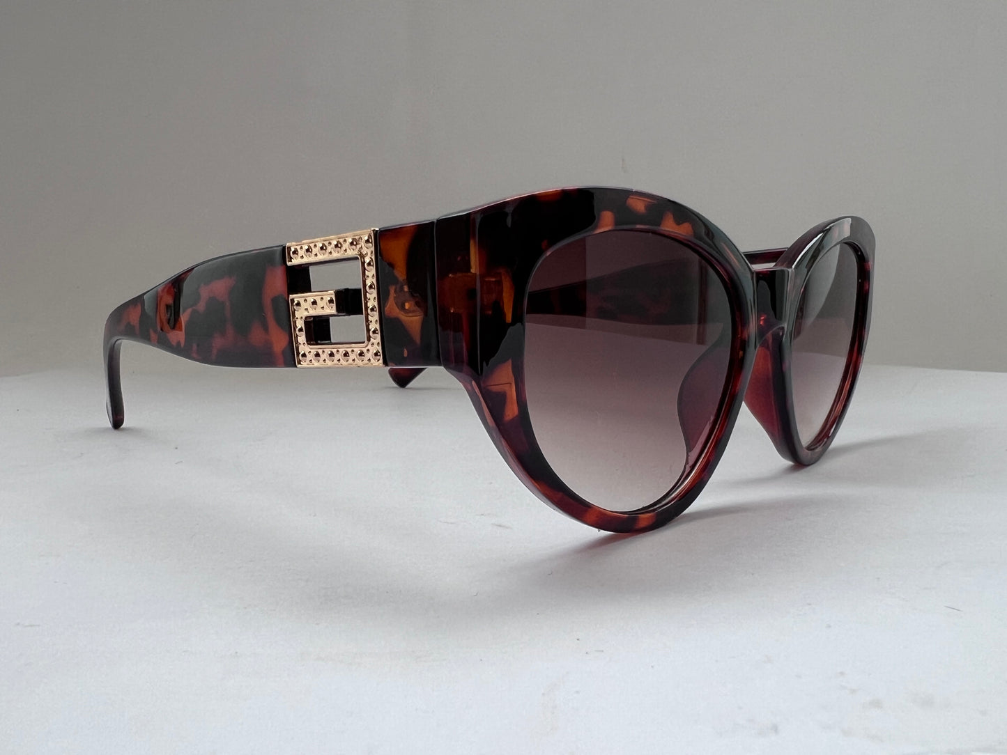 ROYAL CAT-EYE TORTOISE SHELL SHADES