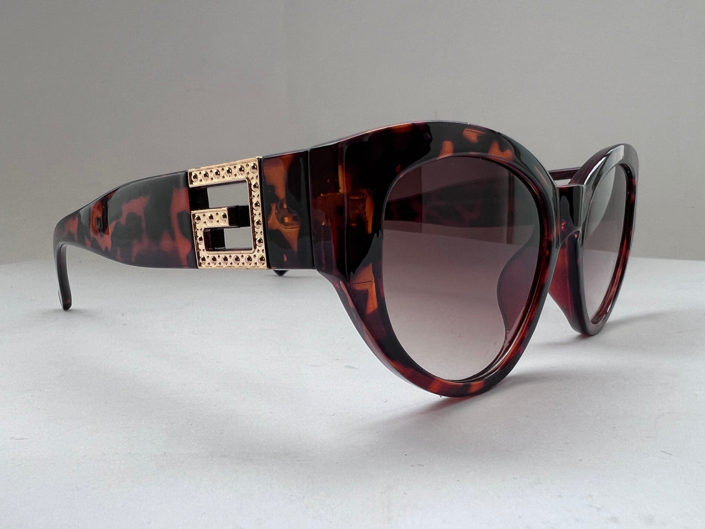 ROYAL CAT-EYE TORTOISE SHELL SHADES