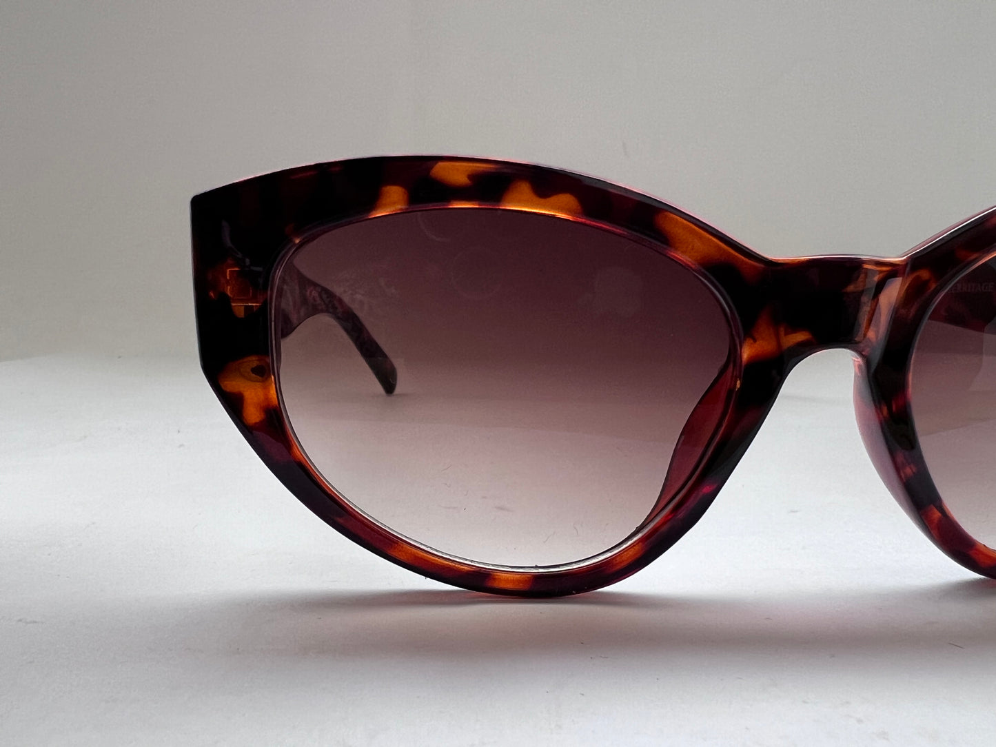 ROYAL CAT-EYE TORTOISE SHELL SHADES