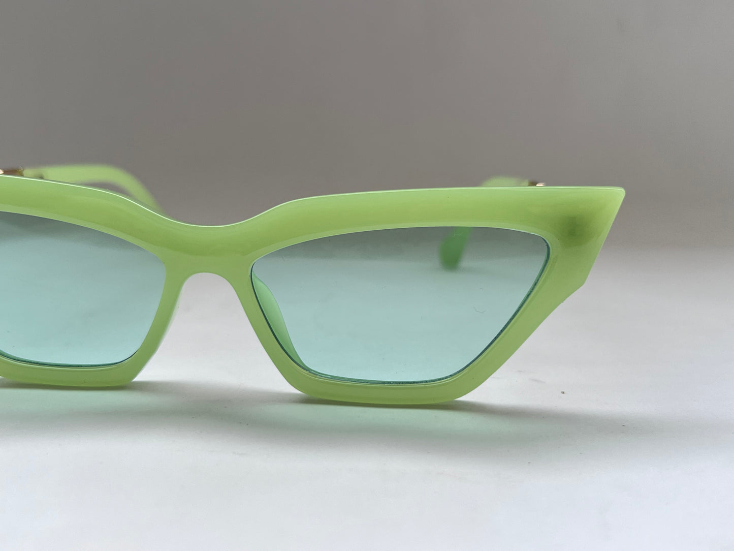 GRASSHOPPER FT.GOLD CHAIN GREEN SHADES
