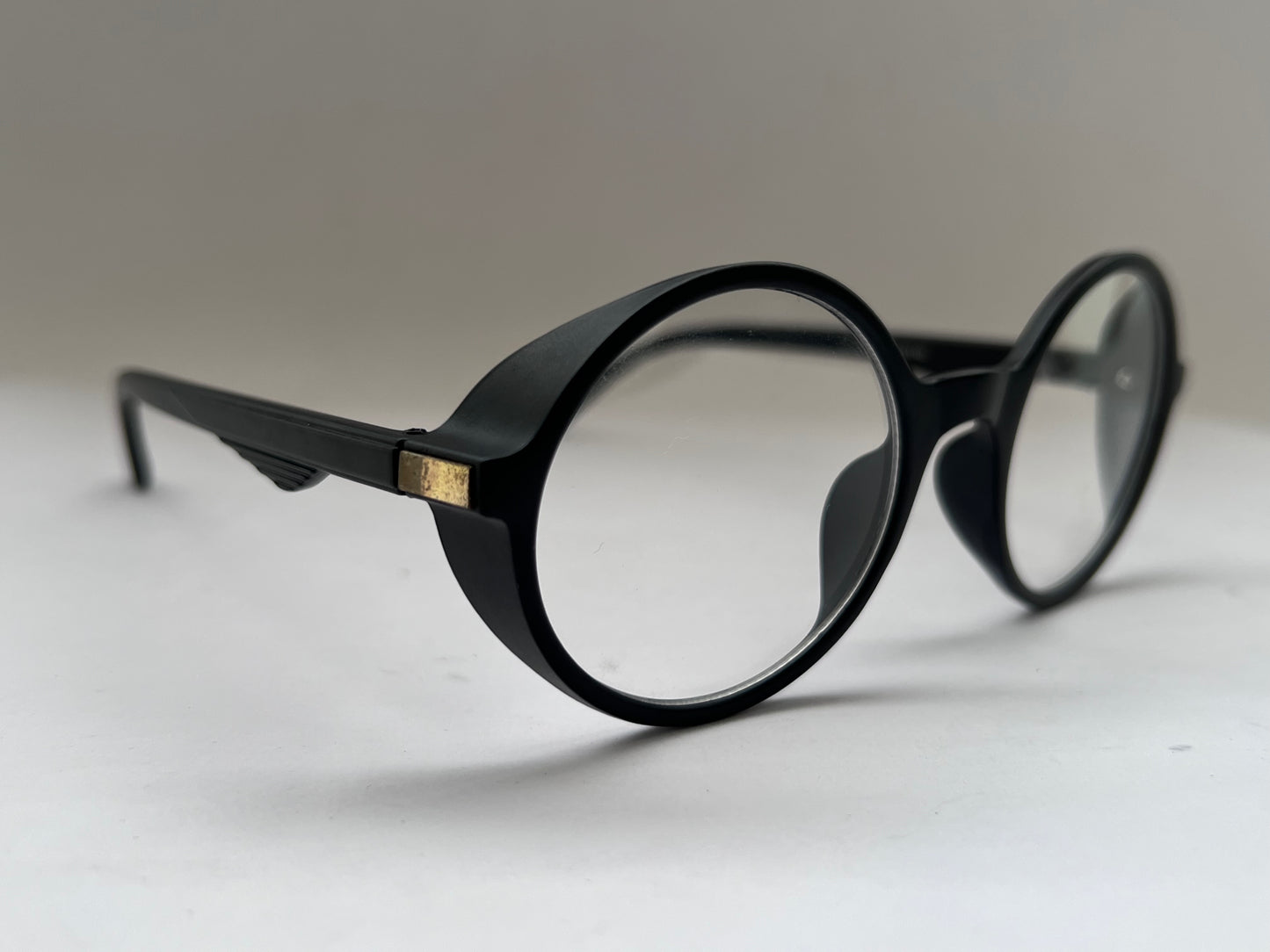 CLEAR ROUND LUXE BLACK FRAMES