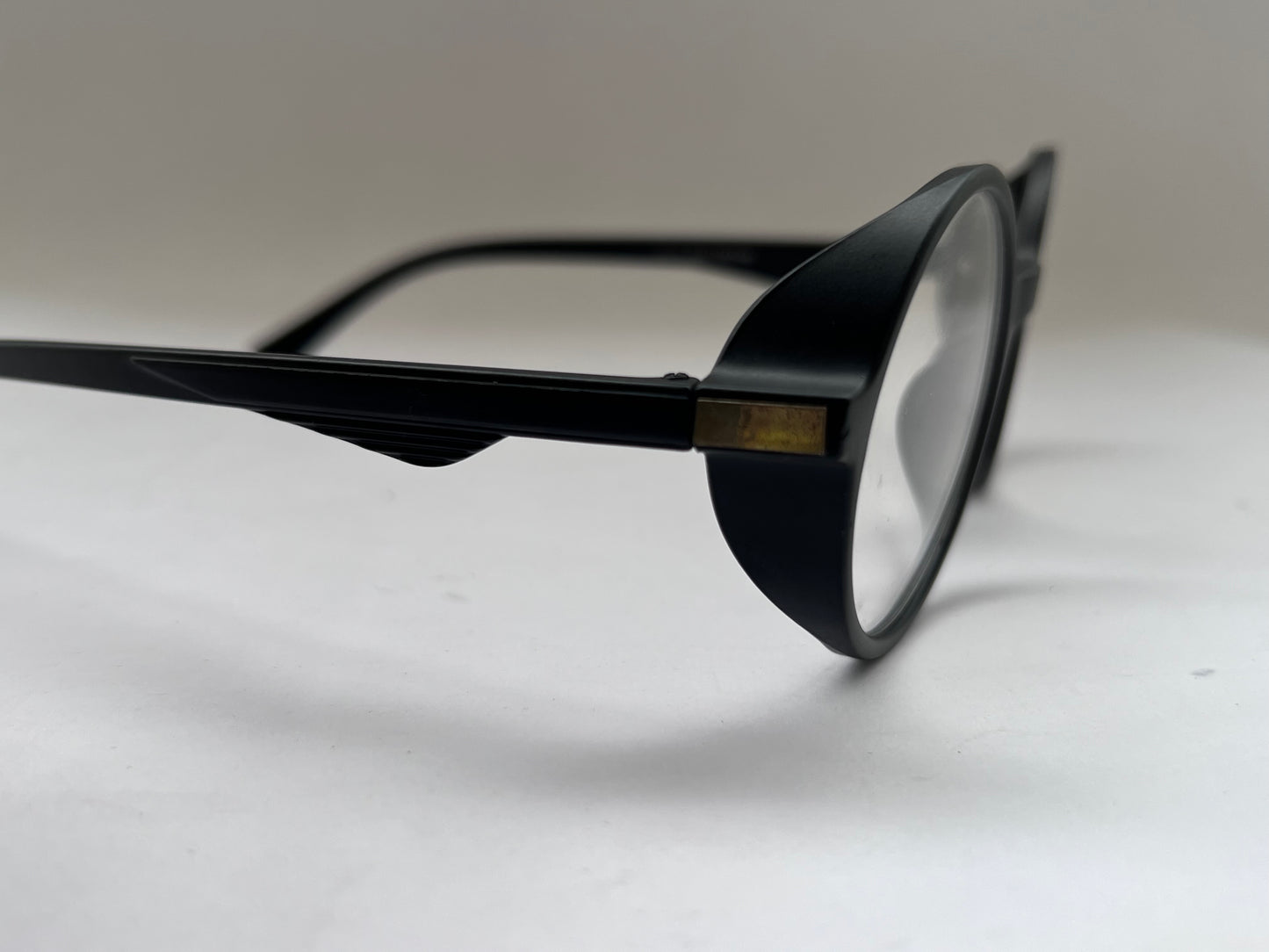 CLEAR ROUND LUXE BLACK FRAMES