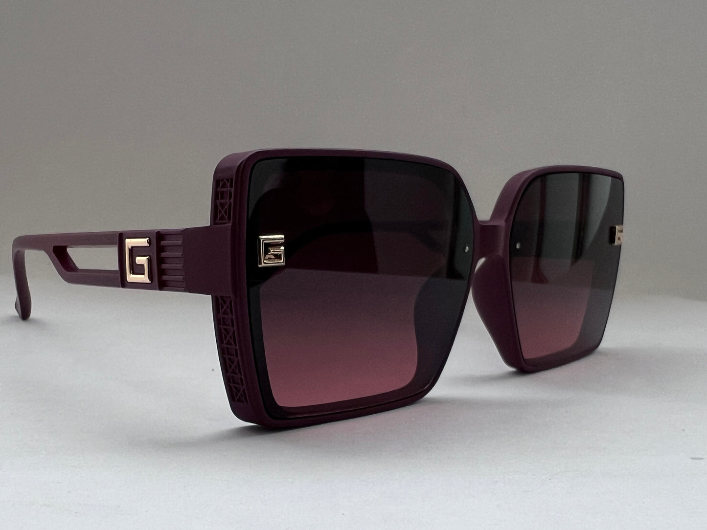 RICH BERRY HUE VINTAGE SHADES
