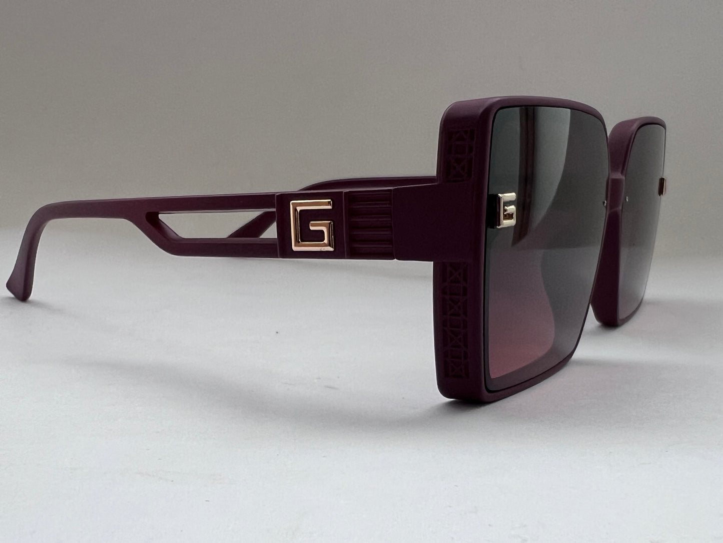 RICH BERRY HUE VINTAGE SHADES