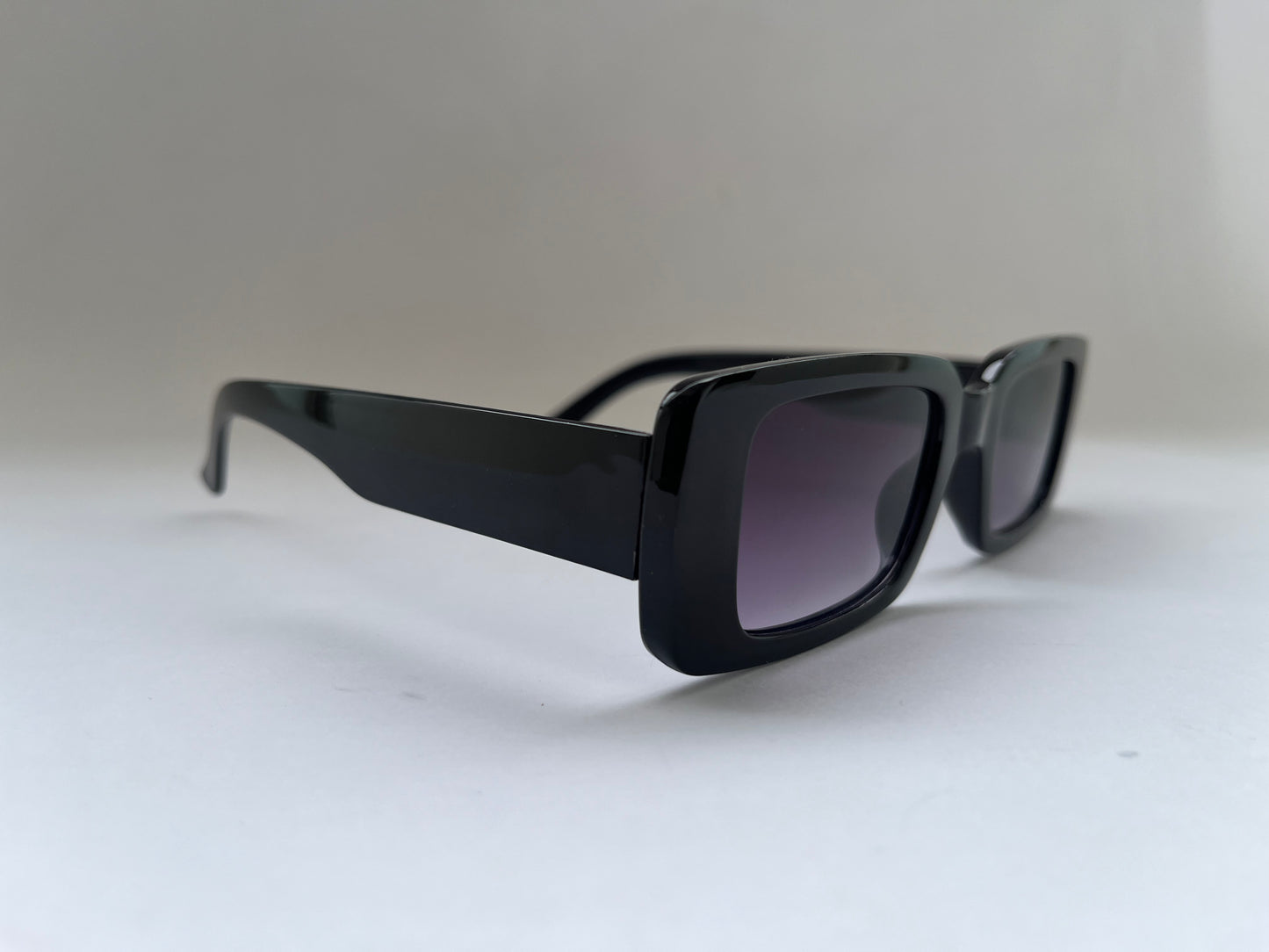 WIDE COOL BLACK SUNGLASSES
