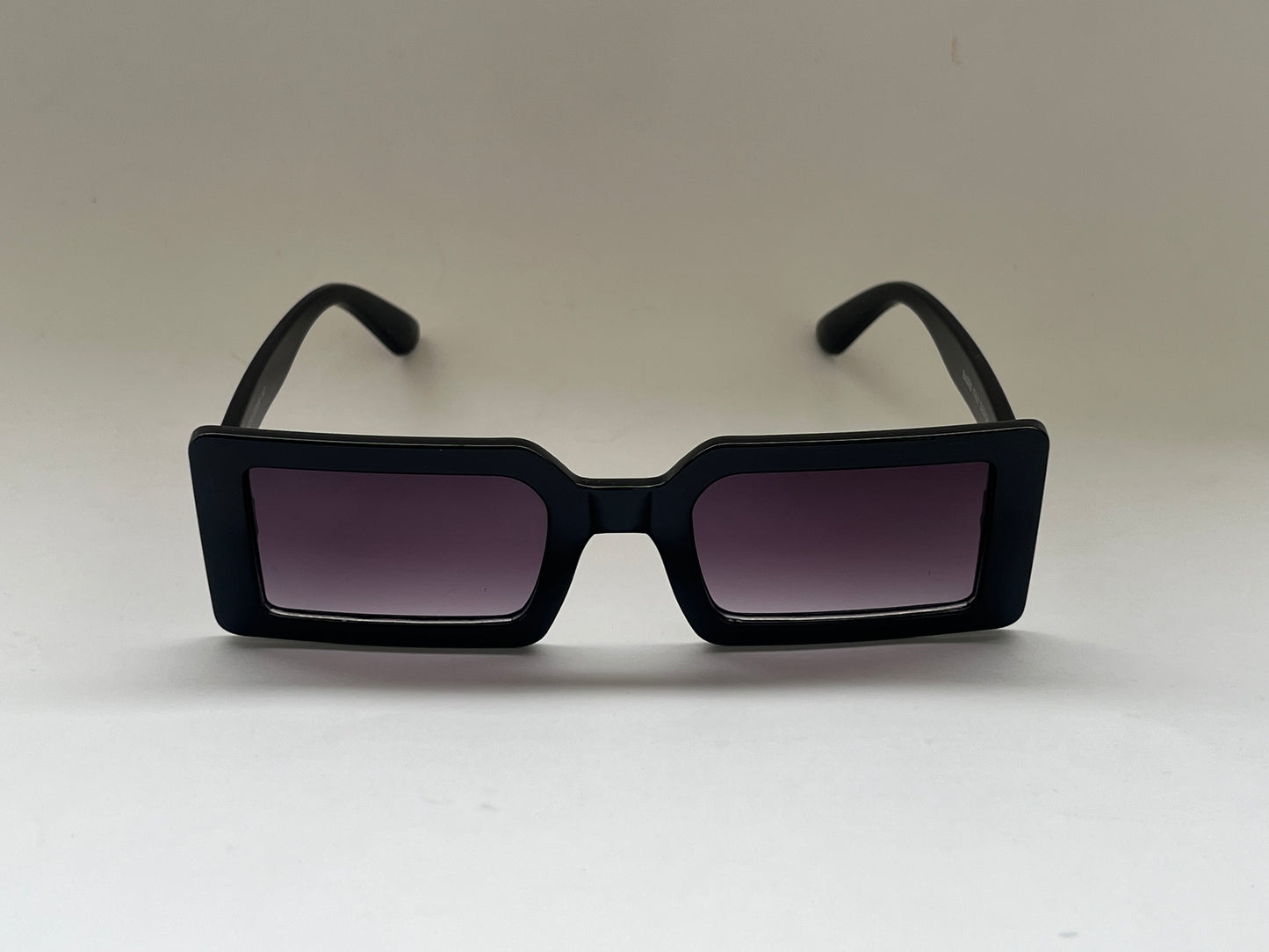 BLACK RECTANGULAR CLASSIC SHADES