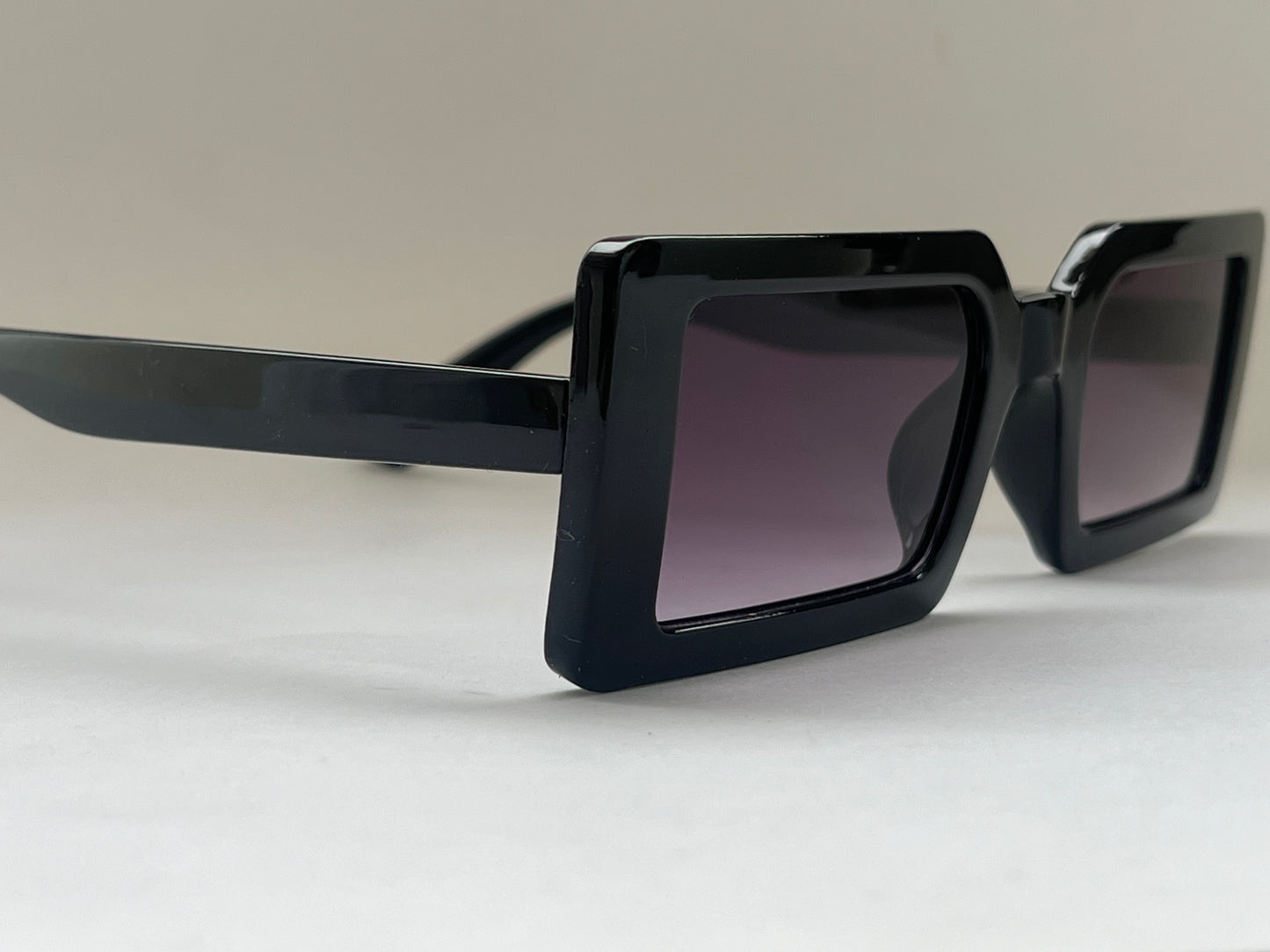 BLACK RECTANGULAR CLASSIC SHADES