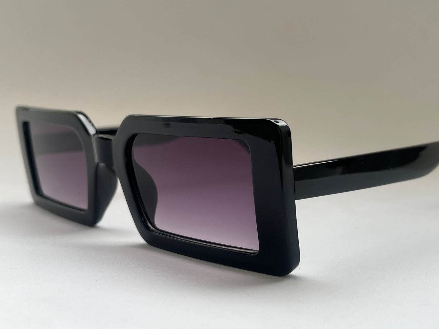BLACK RECTANGULAR CLASSIC SHADES